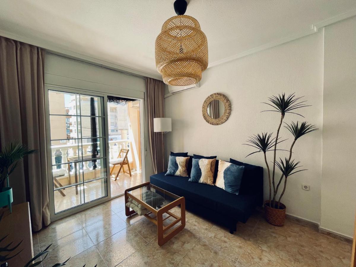 El Papagayo Apartment 2 Mins Walking To The Beach Torrevieja Zewnętrze zdjęcie